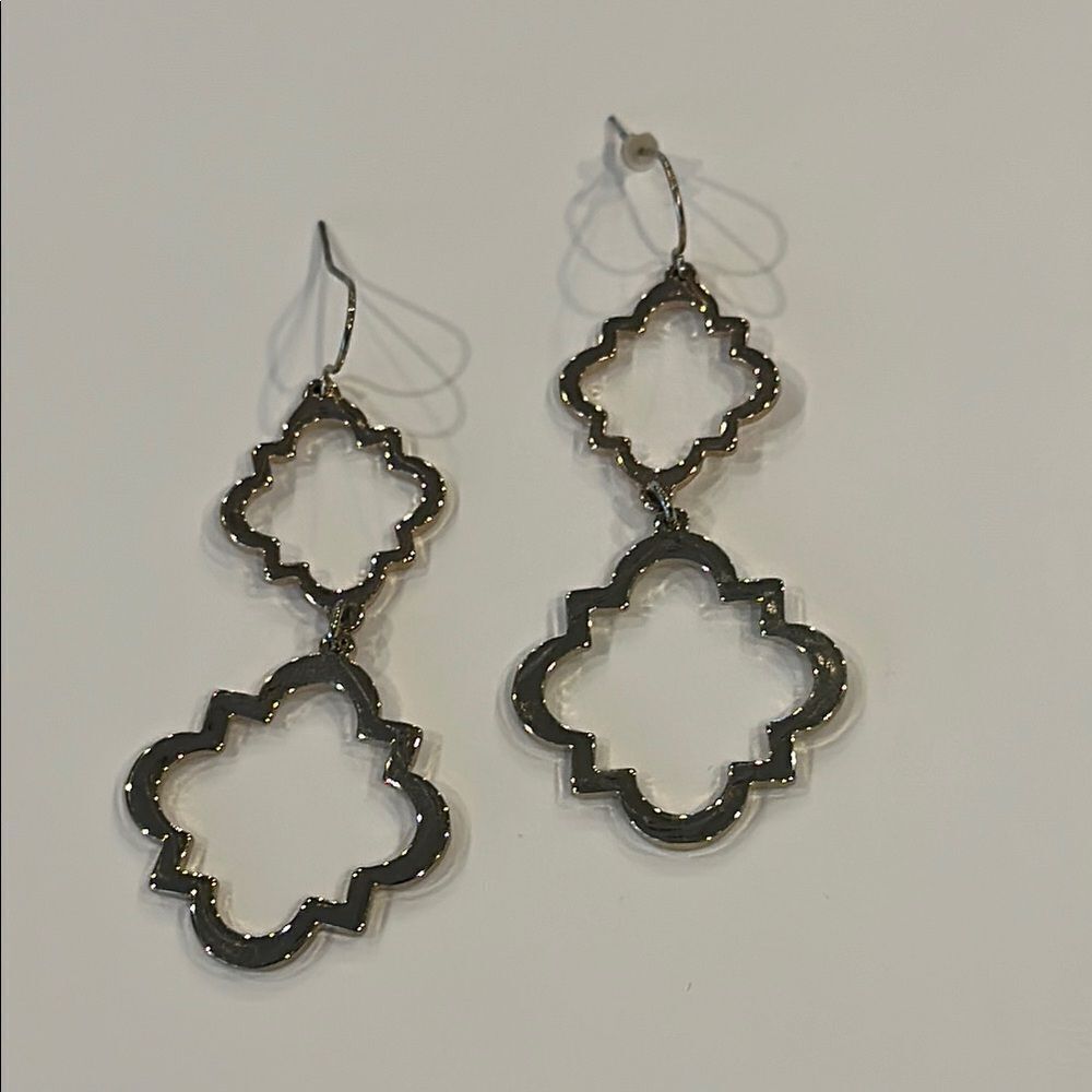 ✨ Gold Earrings - Classic and Elegant